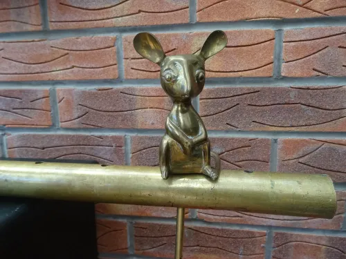 MOUSE SITTING (TAIL SHOWING) TILLER PIN